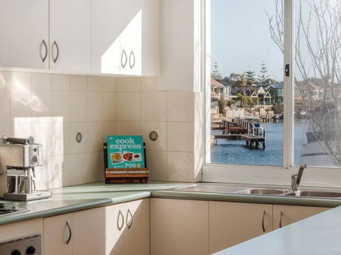Waters Edge Apartment With Jetty - Hotel WA 3
