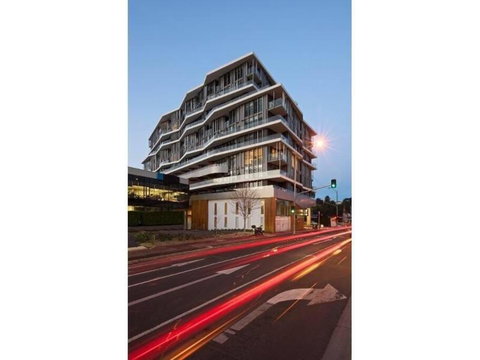 Yarra River Luxury 1BD Apartment - Hotel WA 2