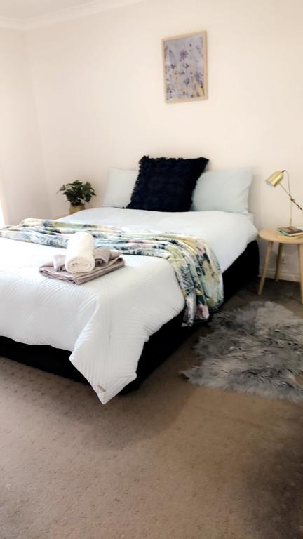 Haven Family& Dog Freindly , Close To Hospital, Airport, Bunnings - Hotel WA 3