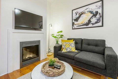 A Carlton Classic - Quaint Inner-City Getaway - Hotel WA 3