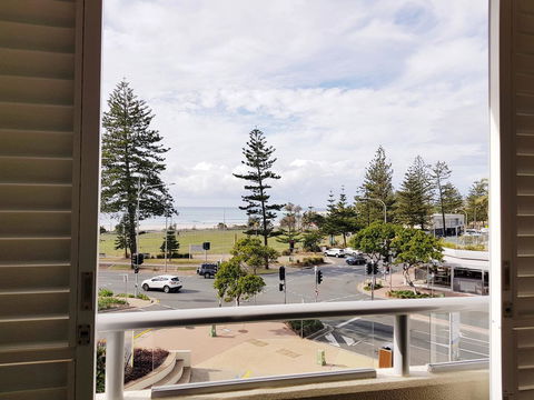 Blue C Coolangatta - Hotel WA 5