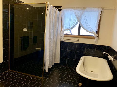 Beeâ€™s Place - 3 Bedroom Home On 10 Acres Of Land With Distant Ocean Views - Hotel WA 9