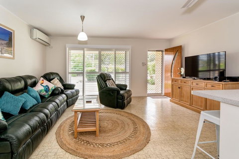 Lowset Sweetie, Central To Everything - Partridge St, Bongaree - Hotel WA 5