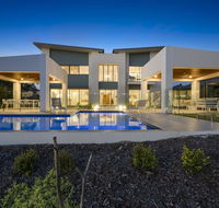 Luxury Canal Front Holiday House - Hotel WA