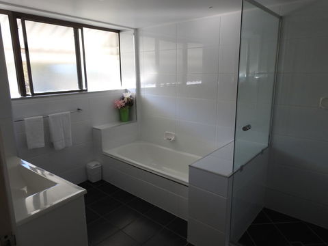 Placid Waters Holiday Apartments - Hotel WA 10