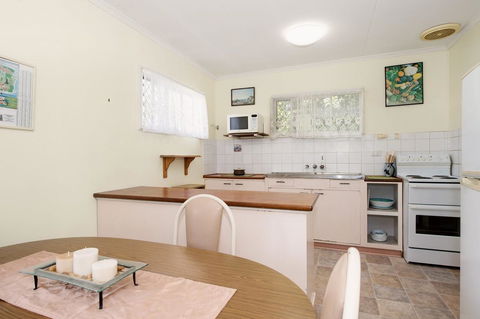 Lowset, Pet Friendly Cottage - Sunset Ave, Bongaree - Hotel WA 1