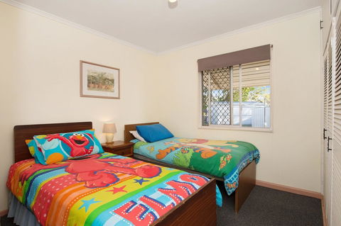 Lowset, Pet Friendly Cottage - Sunset Ave, Bongaree - Hotel WA 7