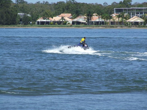 Lowset Home On The Canal - Dolphin Dr, Bongaree - Hotel WA 14