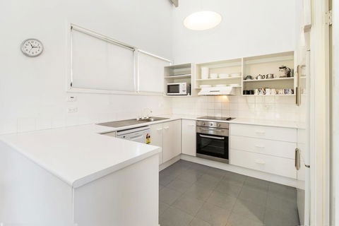 'Matilda' - Spacious & Centrally Located With Great Lake Views - Hotel WA 3