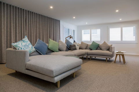'Salt & Light' Mollymook - Hotel WA 2