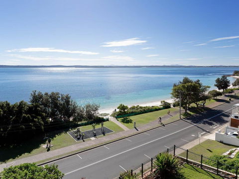 1 'Kiah', 53 Victoria Parade - Stunning Views, Wifi, Aircon, Just Across The Road To The Water - Hotel WA 2