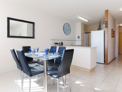 1 'Little Hut', 20 Kurrawa Close - Spectacular Water Views, NBN & Air Conditioned - Hotel WA 3