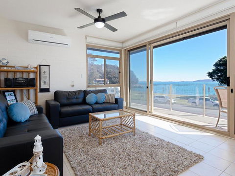 1 'Little Hut', 20 Kurrawa Close - Spectacular Water Views, NBN & Air Conditioned - Hotel WA 2