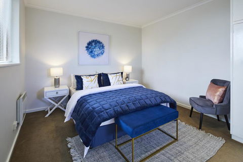 1 Bdrm Top Floor Apt With Sunroom - Hotel WA 0