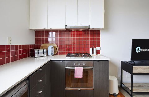 1 Bdrm Top Floor Apt With Sunroom - Hotel WA 3