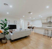 118 Refreshing 3BR Werribee Family House