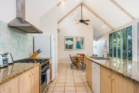 12 Childe Street, Byron Bay - Absolute Belongil Summerhouse - Hotel WA 2