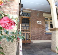 123 Hill St Heart of Orange Double Brick - Hotel WA