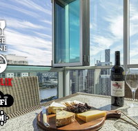 2BR EPIC VIEWS  CBD  2 Cars  Pool Wine Gym Netflix - Hotel WA