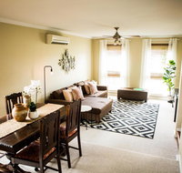 3 Bdrm House With Parking  Outdoor Entertaining - Hotel WA