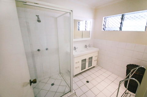 3 Bedroom Apartment // Spence St - Hotel WA 2