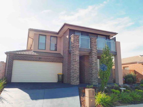 4 Bed 2 And A Half Bath Luxury Villa In Point Cook - Hotel WA 0