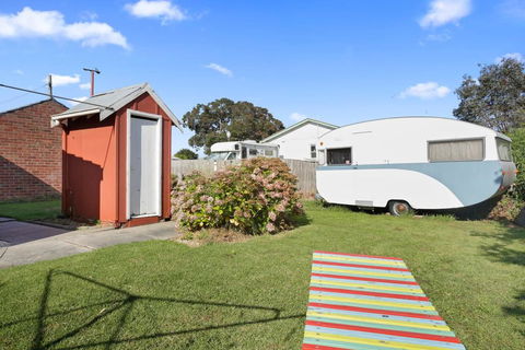4 MONTROSE AVE - Retro Home In The Heart Of Town - Hotel WA 3