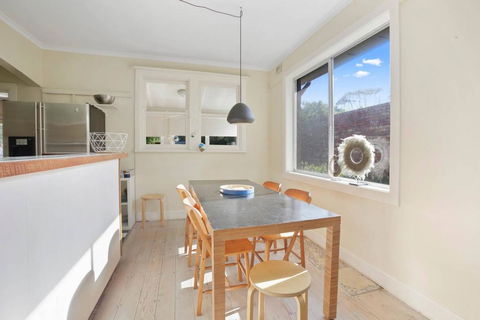 4 MONTROSE AVE - Retro Home In The Heart Of Town - Hotel WA 2