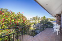 57 Carroll Ave Mollymook Beach - Relaxed Homely Retreat