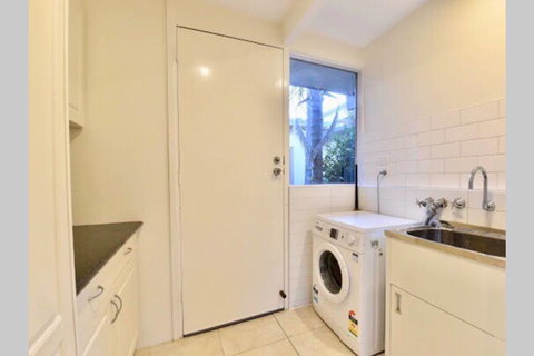 6 Bedroom Beautiful And Comfy Family House - Hotel WA 2