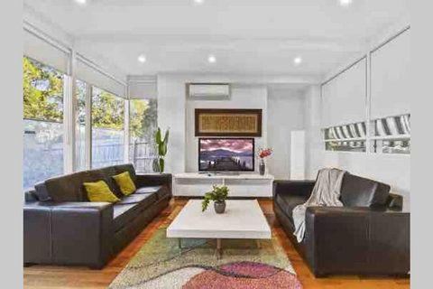 6 Bedroom Beautiful And Comfy Family House - Hotel WA 0