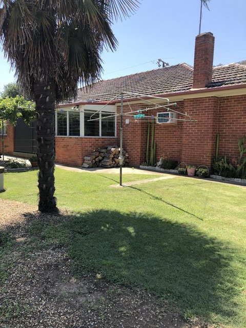 725 Myrtleford-Yackandandah Road - Hotel WA 0