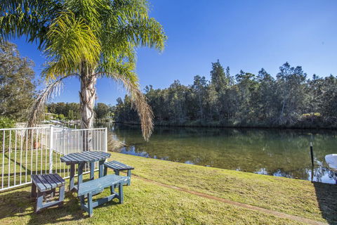 77 Lake Entrance Rd - Waterfront Wonder - Hotel WA 0