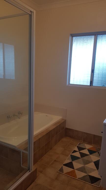 A Better Life Animal Sanctuary FarmStay - Private Two-Bedrooms, Lounge Room & Bathroom & Toilet, Shared Kitchen - Hotel WA 2