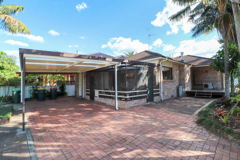 A Reflection On The Lake - Hotel WA 1