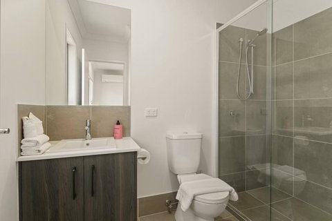 Dual Key 5BR Family Home With Stunning Interior - Hotel WA 4