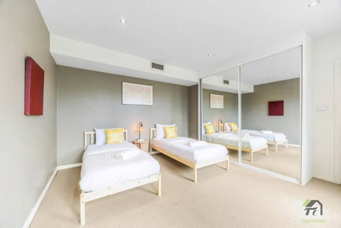 Entire 3 Bedrooms Townhouse In Baulkham Hills - Hotel WA 4