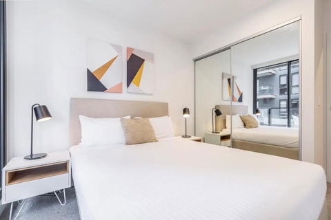 Executive Comfort Living Near La Trobe & RMIT Uni - Hotel WA 4