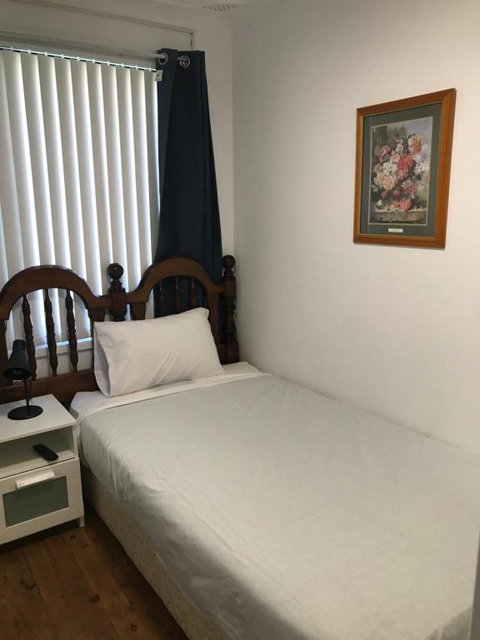 Fragrant Home-68C One King Single Bed Aircon Room - Hotel WA 3