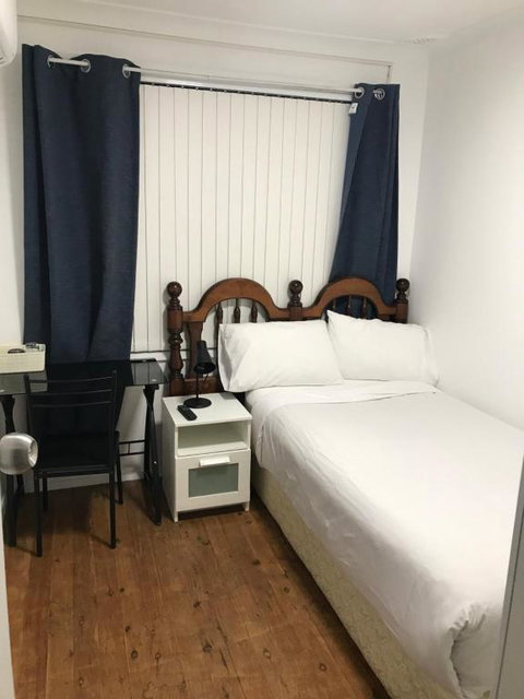 Fragrant Home-68C One King Single Bed Aircon Room - Hotel WA 2