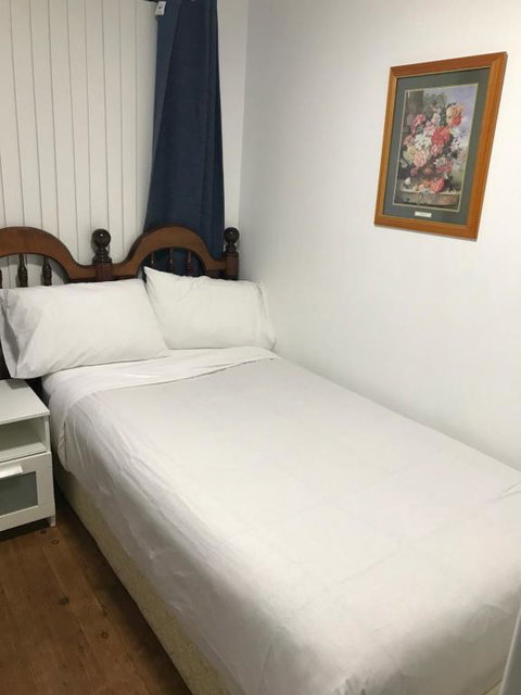 Fragrant Home-68C One King Single Bed Aircon Room - Hotel WA 1