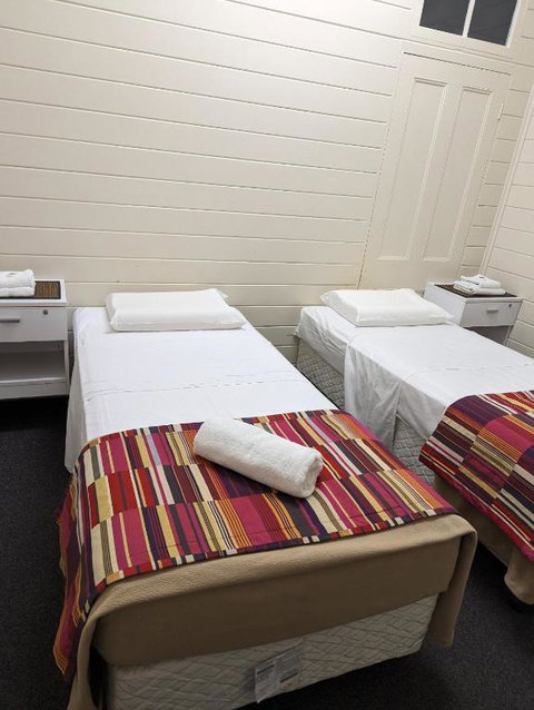 GRAND CENTRAL HOTEL PROSERPINE - Hotel WA 4