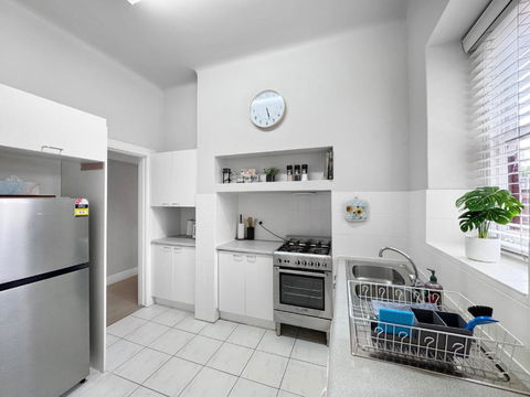Ground Floor Apartment, 250 Metres To The Beach - Hotel WA 4
