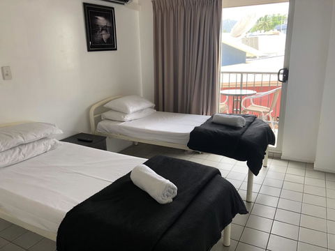 Airlie Waterfront Accommodation - Hotel WA 2