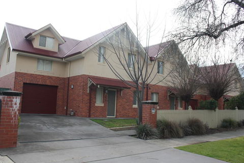 Albury Suites - Schubach Street - Hotel WA 3