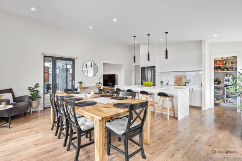 Magnificent Home, Water Views - Hotel WA 1