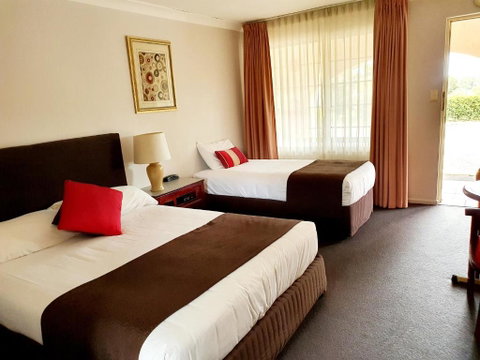 McNevins Warwick Motel - Hotel WA 2