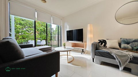 Modern 2-Bedroom Townhouse Near DFO & RMIT - Hotel WA 0