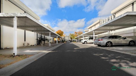 Modern 2-Bedroom Townhouse Near DFO & RMIT - Hotel WA 2