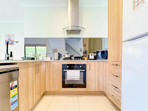 Modern Home In Central Oakleigh East - Hotel WA 3